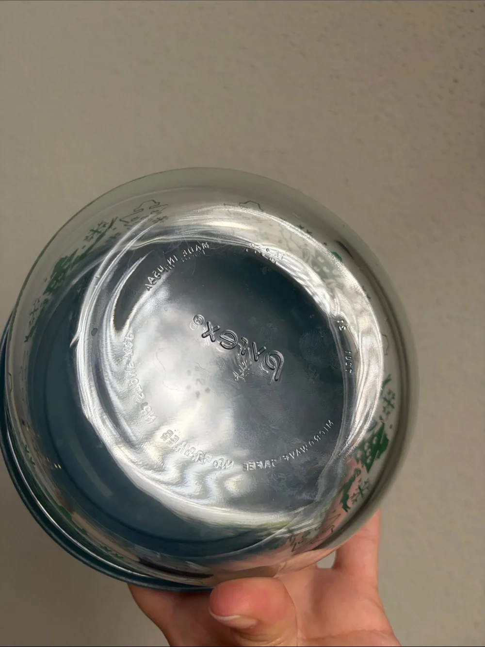 Pyrex Christmas Tree 4 Cup Glass Storage Bowl with Green Lid NWOT